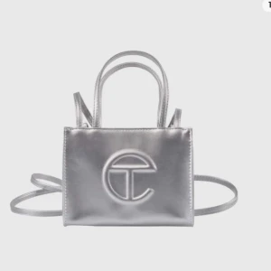 Telfar small silver bag - Vid snabb affär kan priset diskuteras 
