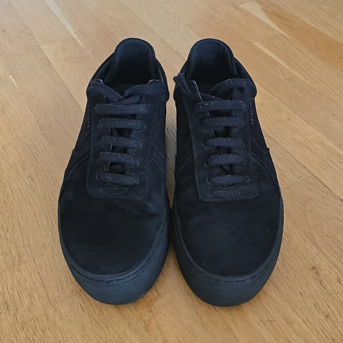 Svarta sneakers från Axel Arigato - 2