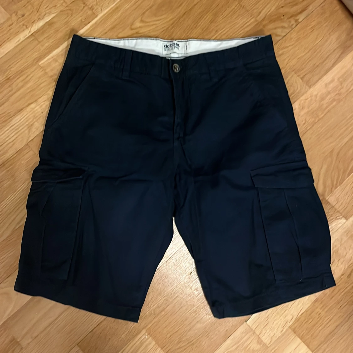 Svarta cargo shorts Dobber
