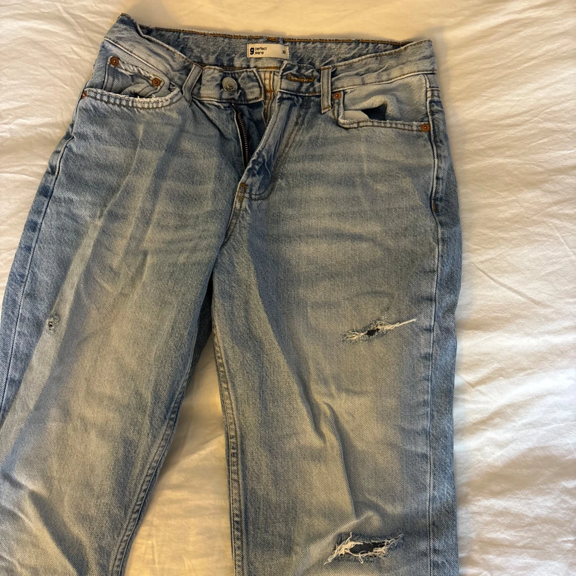 Ljusblå jeans från Gina tricot  - 4