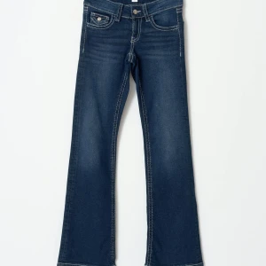 Low Waist bootcut jeans från Gina Young - Säljer dessa jätte snygga jeans från Gina Young💕 dom är i ett jätte bra skick 💕 skriv för egna bilder💕