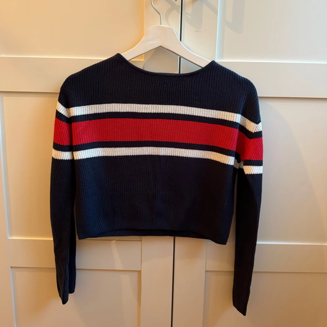 Mörkblå randig stickad tröja H&M