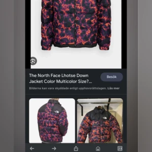 The North Face pufferjacka med mönster - SÖKER en  pufferjacka i stl LARGE från The North Face med svart axelparti och ett  mönster i rött, orange och lila. Jackan har dragkedja framtill, hög krage och två fickor. 