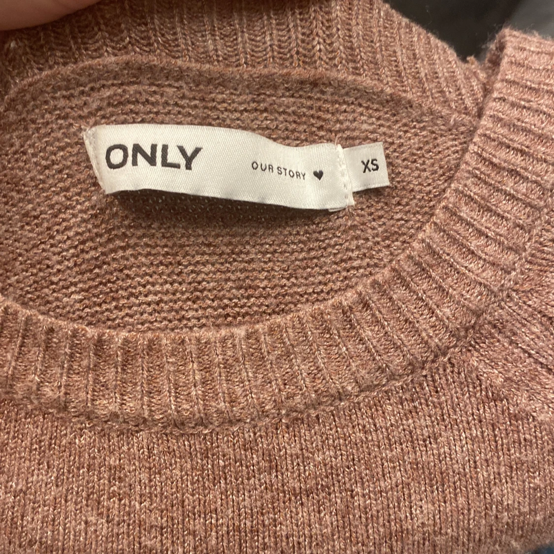 Brun stickad tröja från ONLY  - 1