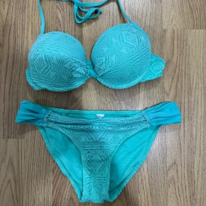 Bikini set  - Mint/turkos bikini set i stl S säljs för 100 kr. 