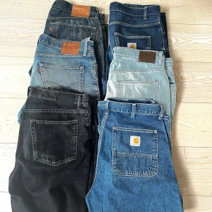Jeans säljes i bulk från Levi's, Carhartt och Vailent - Säljer ett gäng jeans i olika storlekar och färger från Levi's, Vailent och Carhartt. Säljes i bulk!