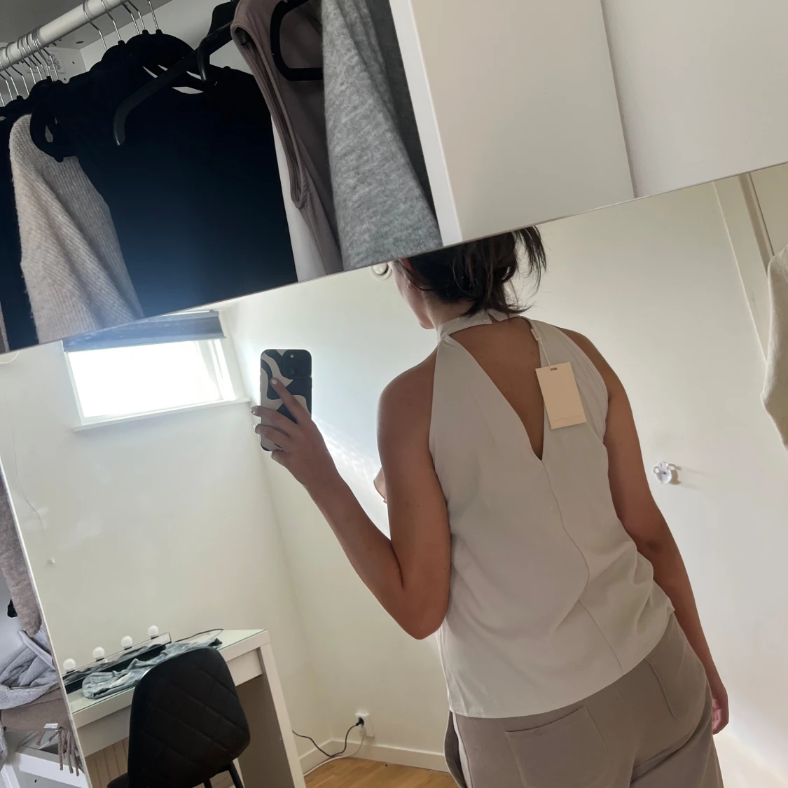 Beige volangtop med halterneck - 1