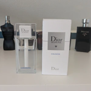 Dior Homme cologne 75ml - Ungefär 2 tredjedelar kvar alltså 50ml av 75, super bra skick och inget fel på parfymen
