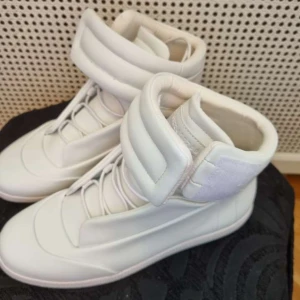 Masion Margiela Futures - Intressekoll på mina feta margiela futures! Använda ett par gånger. Väldigt exklusiva och är svåra att få tag på. Skriv för frågor och prisförslag.