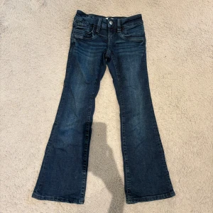Lågmidjade boitcut jeans - Inga defekter! Pris kan diskuteras