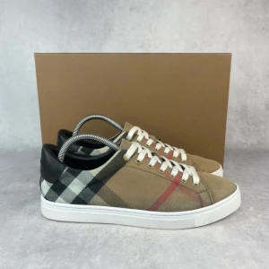 Burberry checked sneaker - – Condition: 9/10  – Color: Beige  - What is included: Only the sneakers  – Retail price: 5500 +