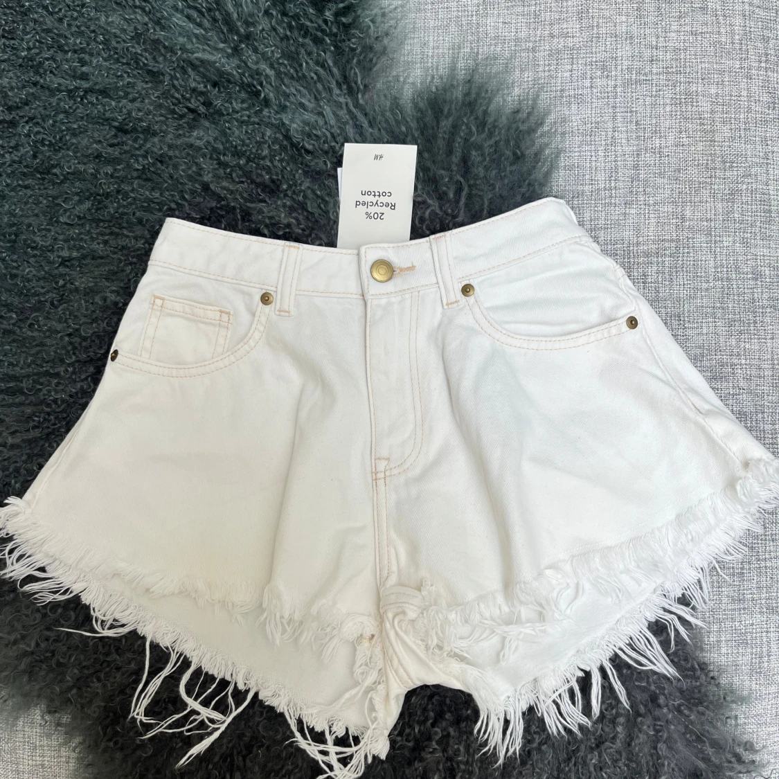 Vita jeansshorts med fransad kant H&M - 1