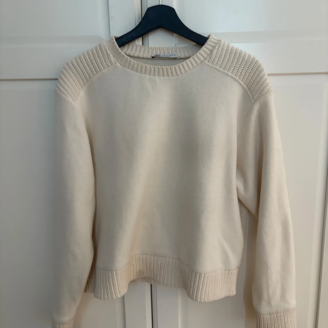 Vit/beige tröja från Zara - 1