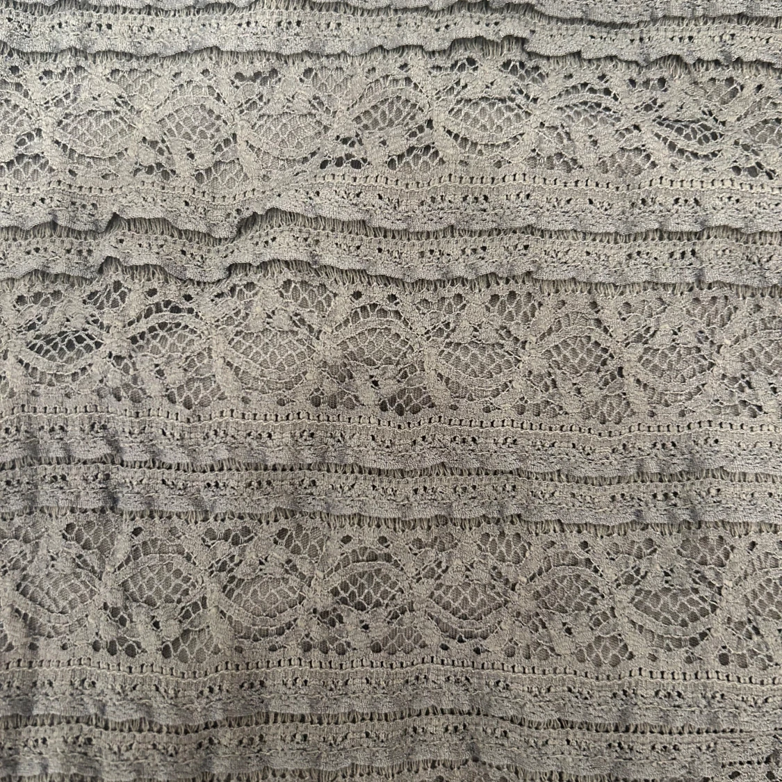 Kjol med spetsdetaljer - 1