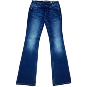 MISS ME JEANS - Miss Me jeans i modellen ”JP5913B/boot” midjemåttet rakt över är 38cm. Ytterbenet 104cm och innerbenet 84cm. Jeansen är som helt nya. Kontakta vid intresse!