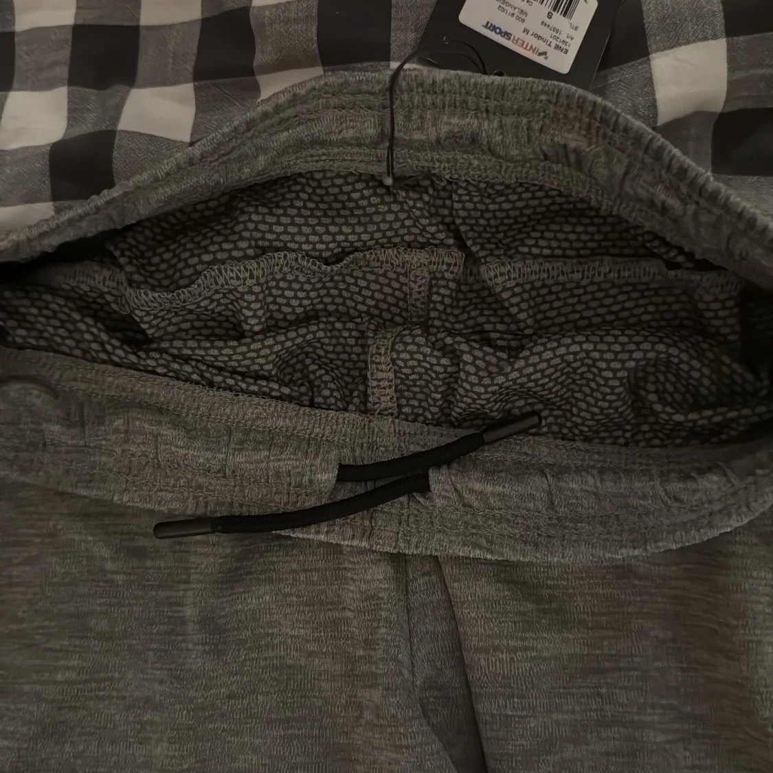 Grå träningsshorts från Energetics - 1