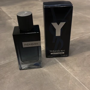 YSL parfym GE PRISFÖRSLAG  - Ml från början: 100 | Ml nu: 95 | Nypris: 1550 | Mitt pris: Ge prisförslag | Hör av er vid frågor. 