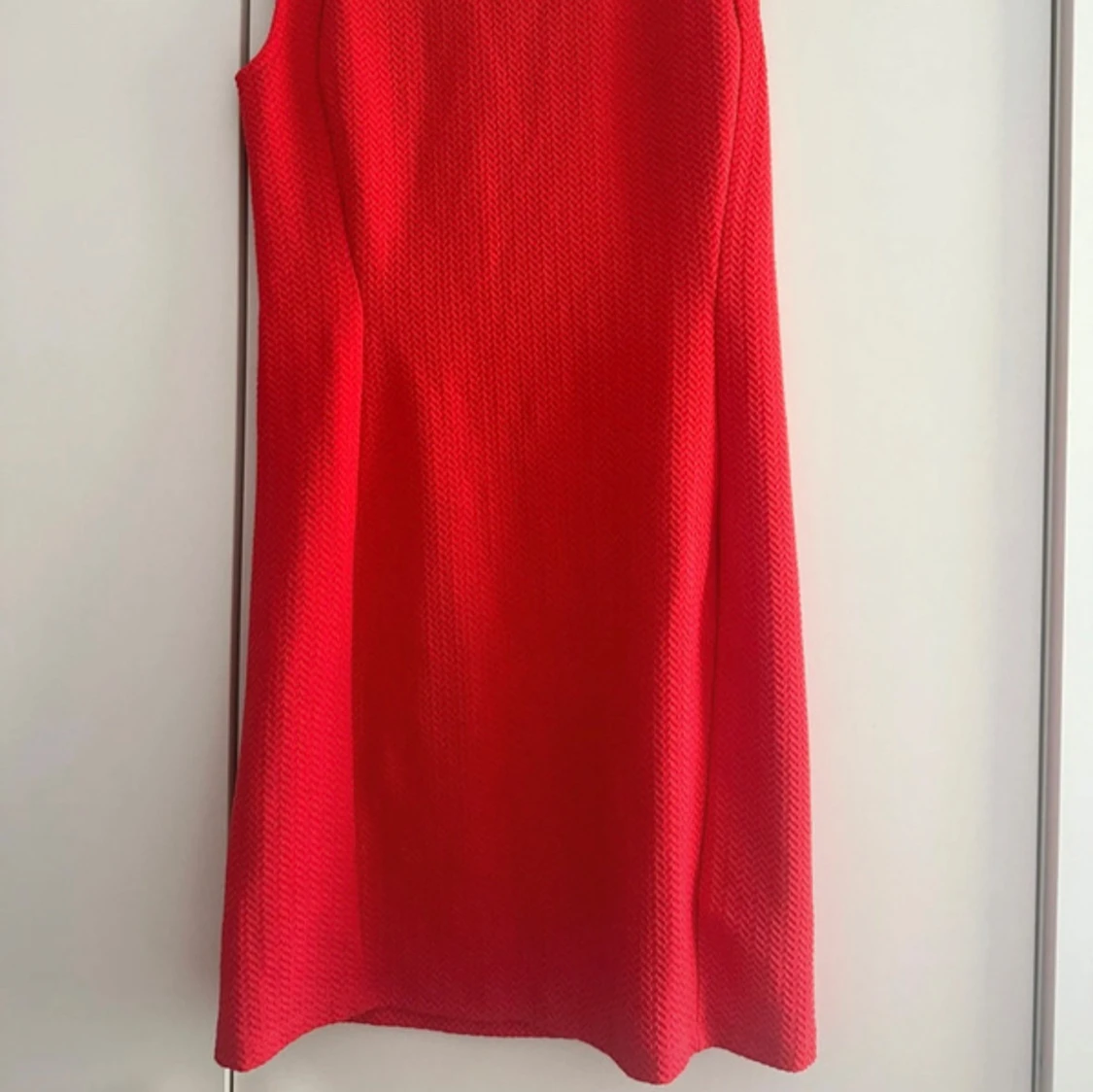 Röd ärmlös klänning - 1