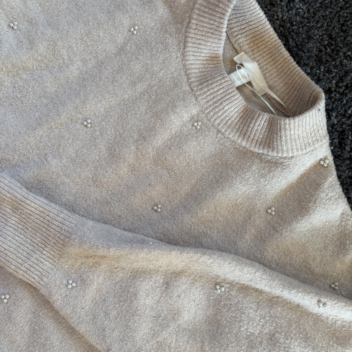 Beige stickad tröja med pärlor H&M - 1