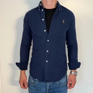 Ralph Lauren skjorta - Ralph Lauren | Mycket bra skick | Size - S | Nypris 1600 mitt pris 599 | Hör av dig vid minsta fråga eller fundering📩