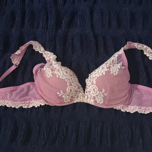 ROSA INTEMISSIMI BH - Sällan använd och i princip ny . Väldigt fin till sommaren