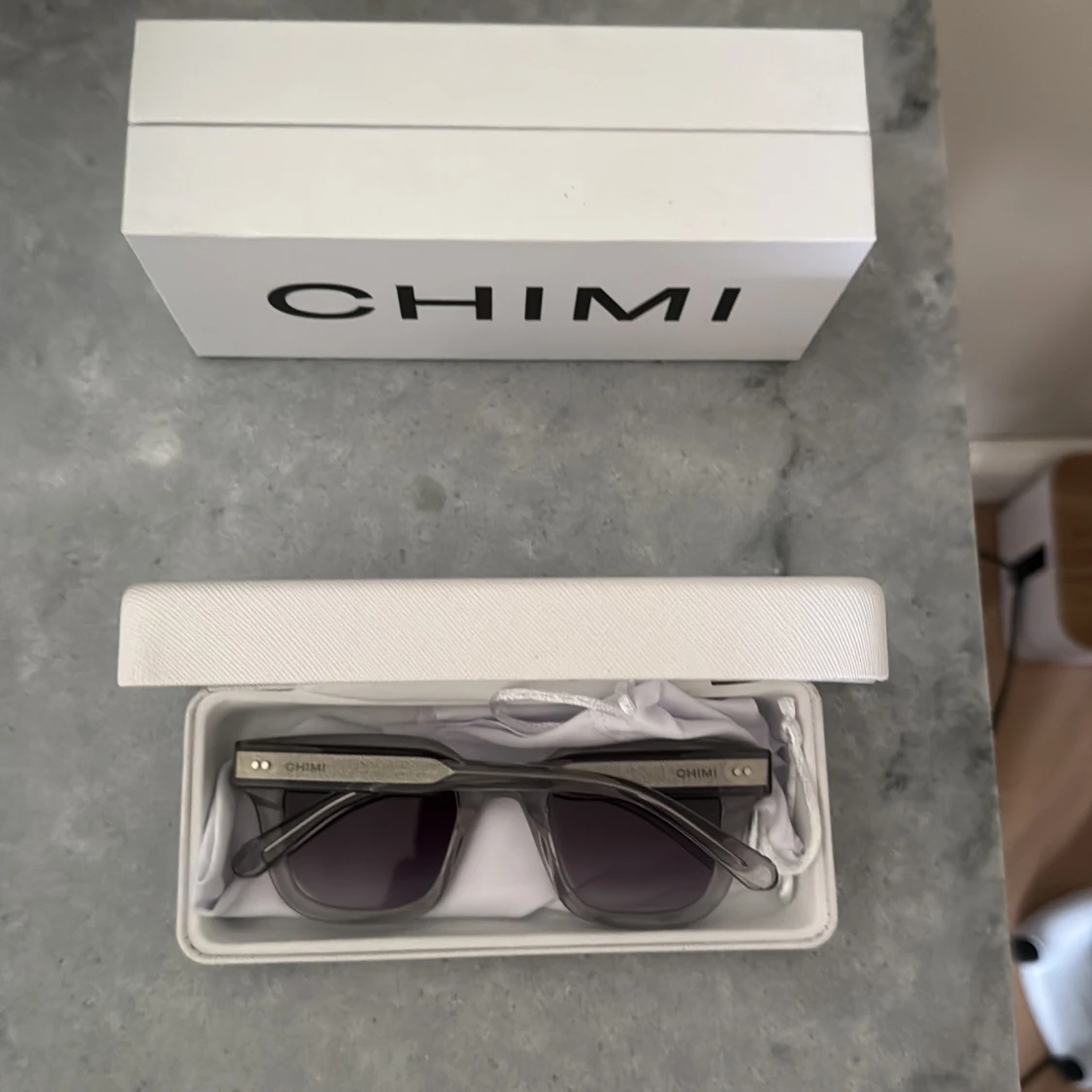 Grå transparenta solglasögon CHIMI - 2