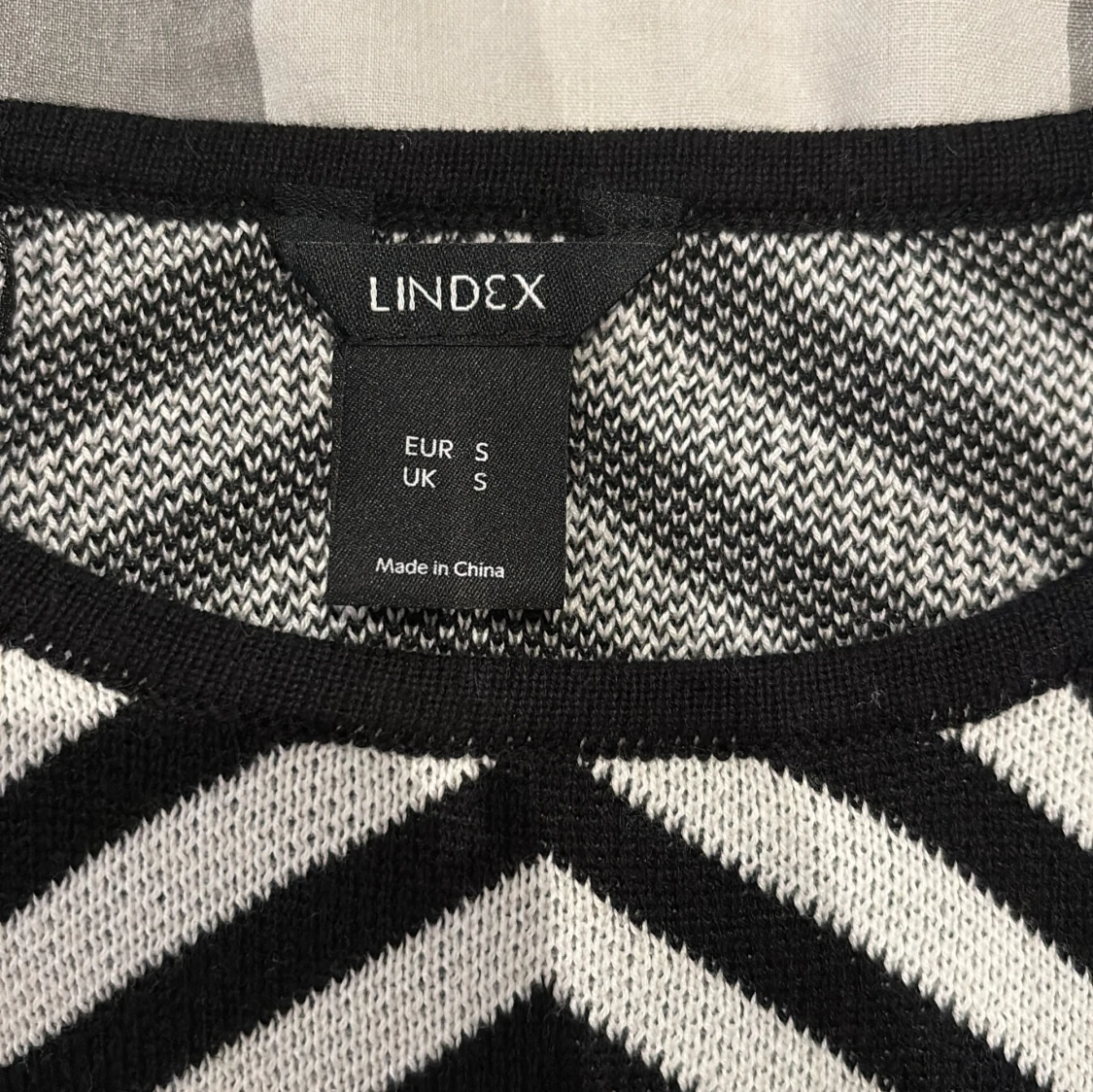 Randig svartvit stickad tröja Lindex - 2
