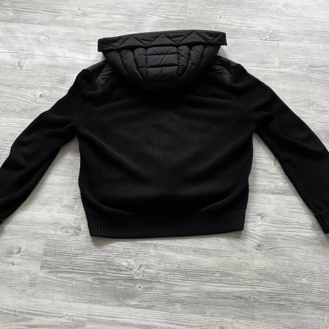 Svart pufferjacka från Moncler - 1