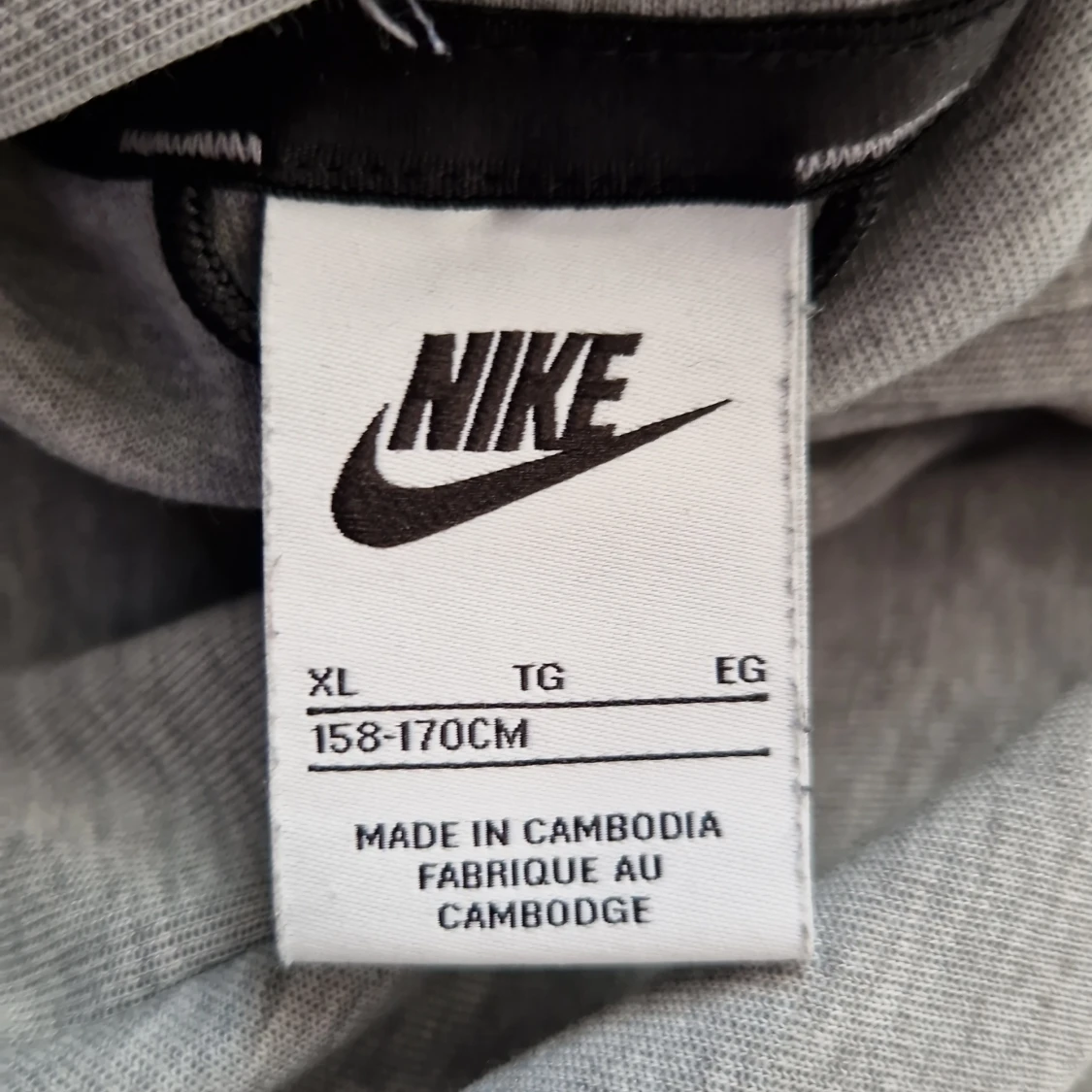 Grå zip-hoodie från Nike stl 158-170 - 2