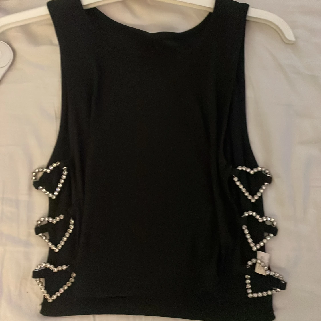 Svart ärmlös topp med hjärt-detaljer