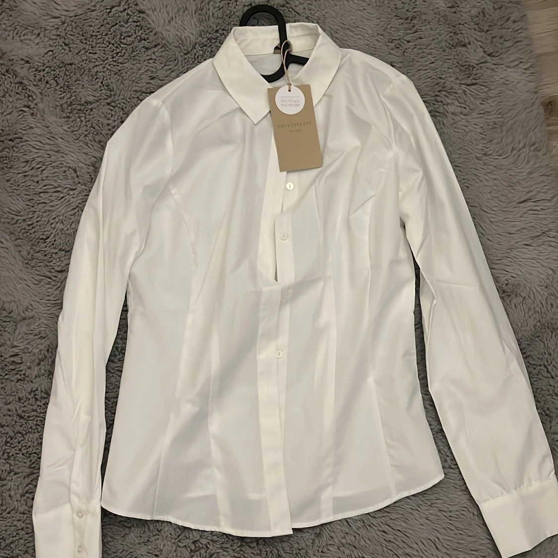 Vit klassisk skjorta från Soyaconcept