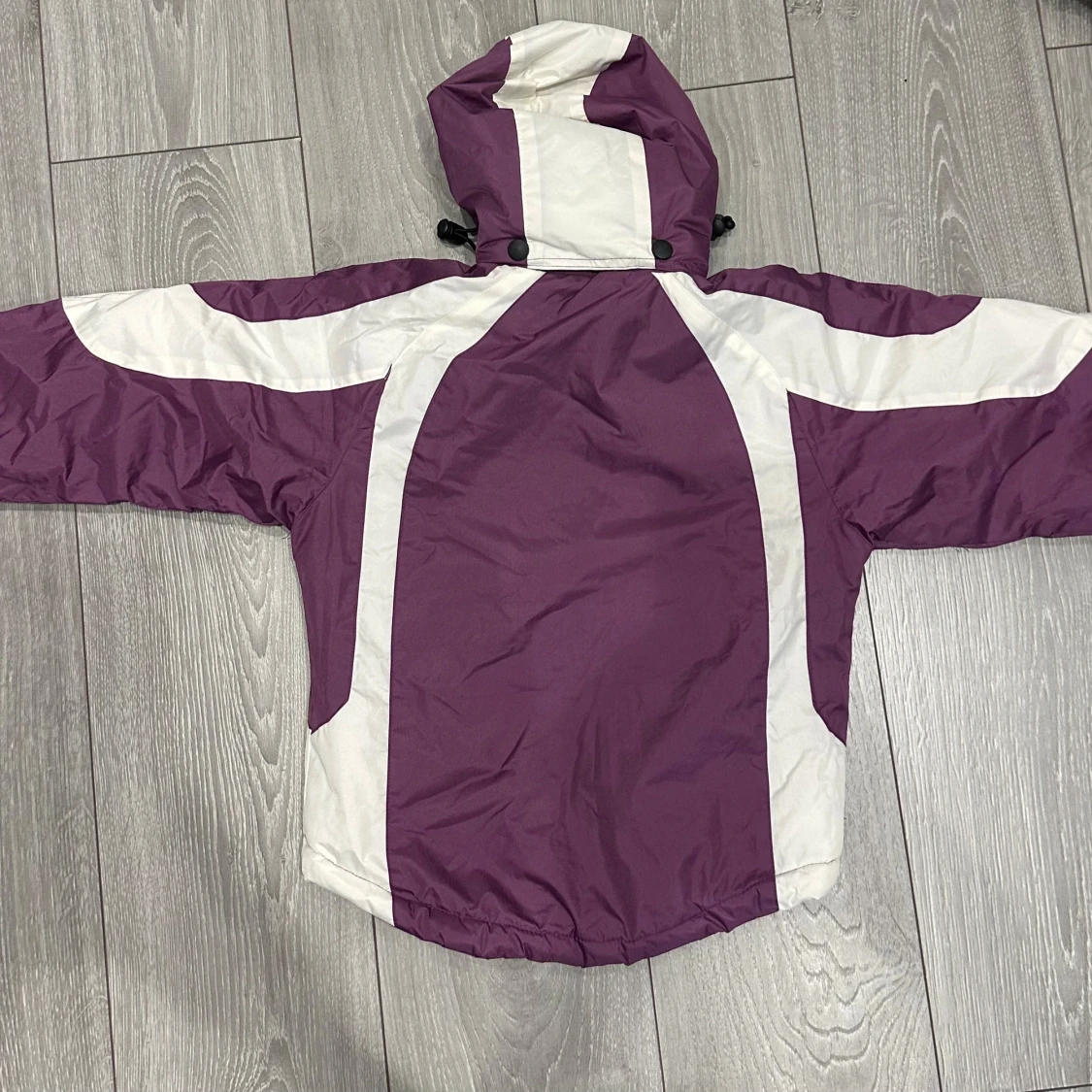 Lila och vit pufferjacka med huva för barn  - 1