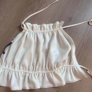 Satin topp - Satin topp från Gina storlek 32