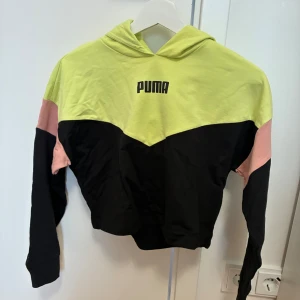 puma hoodie  - storlek 152, använd fåtal gånger