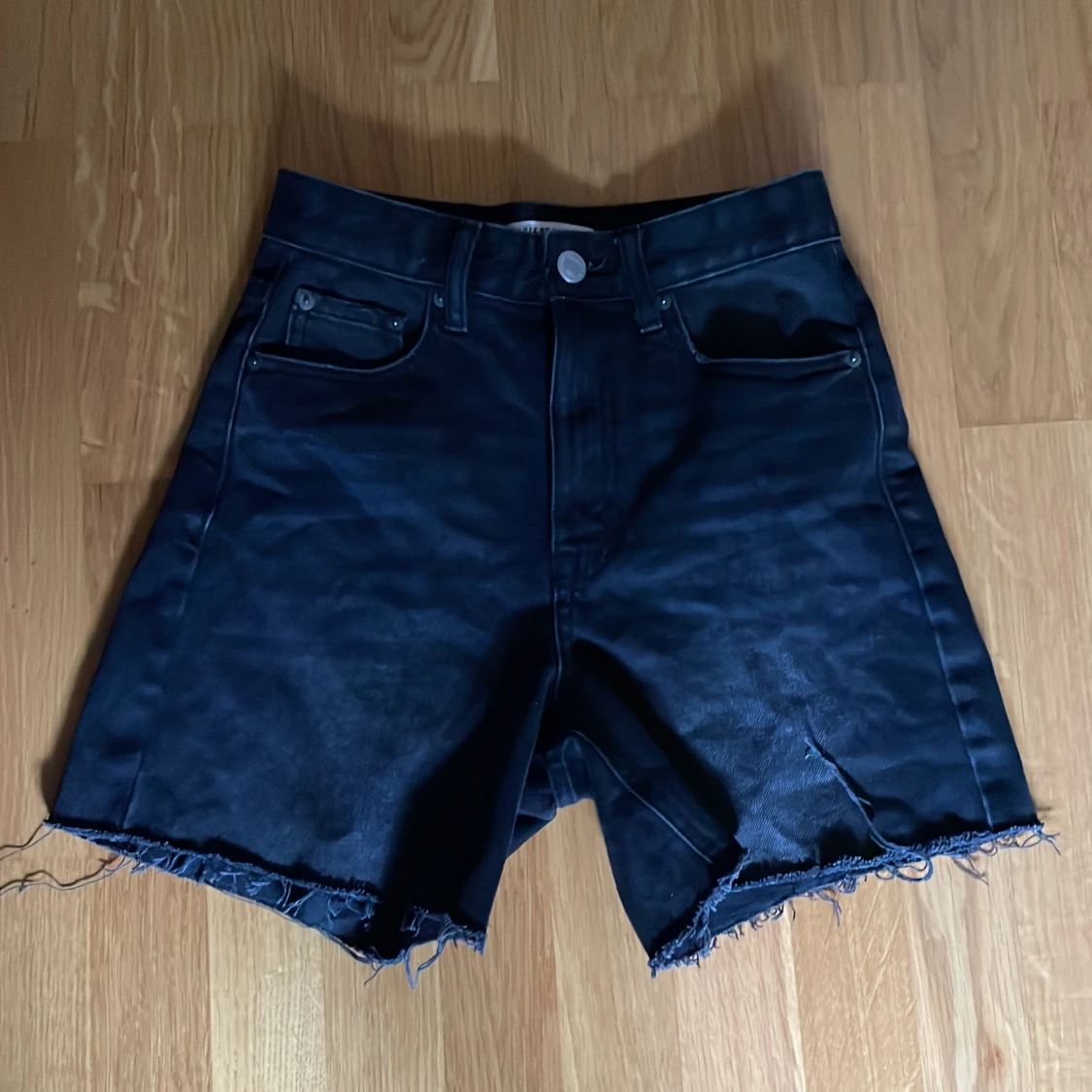 Högmidjade shorts