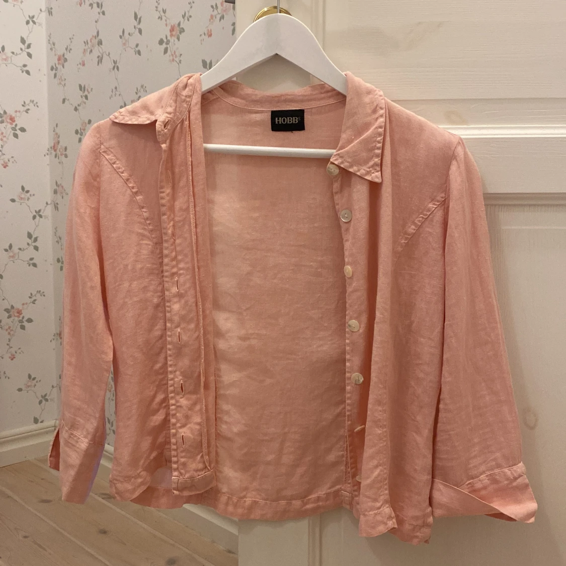 Ljusrosa linneskjorta från Hobb
