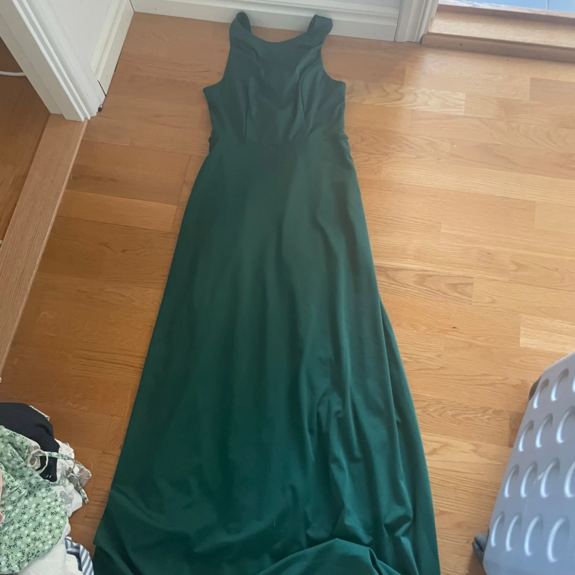 Mörkgrön långklänning med twistdetalj