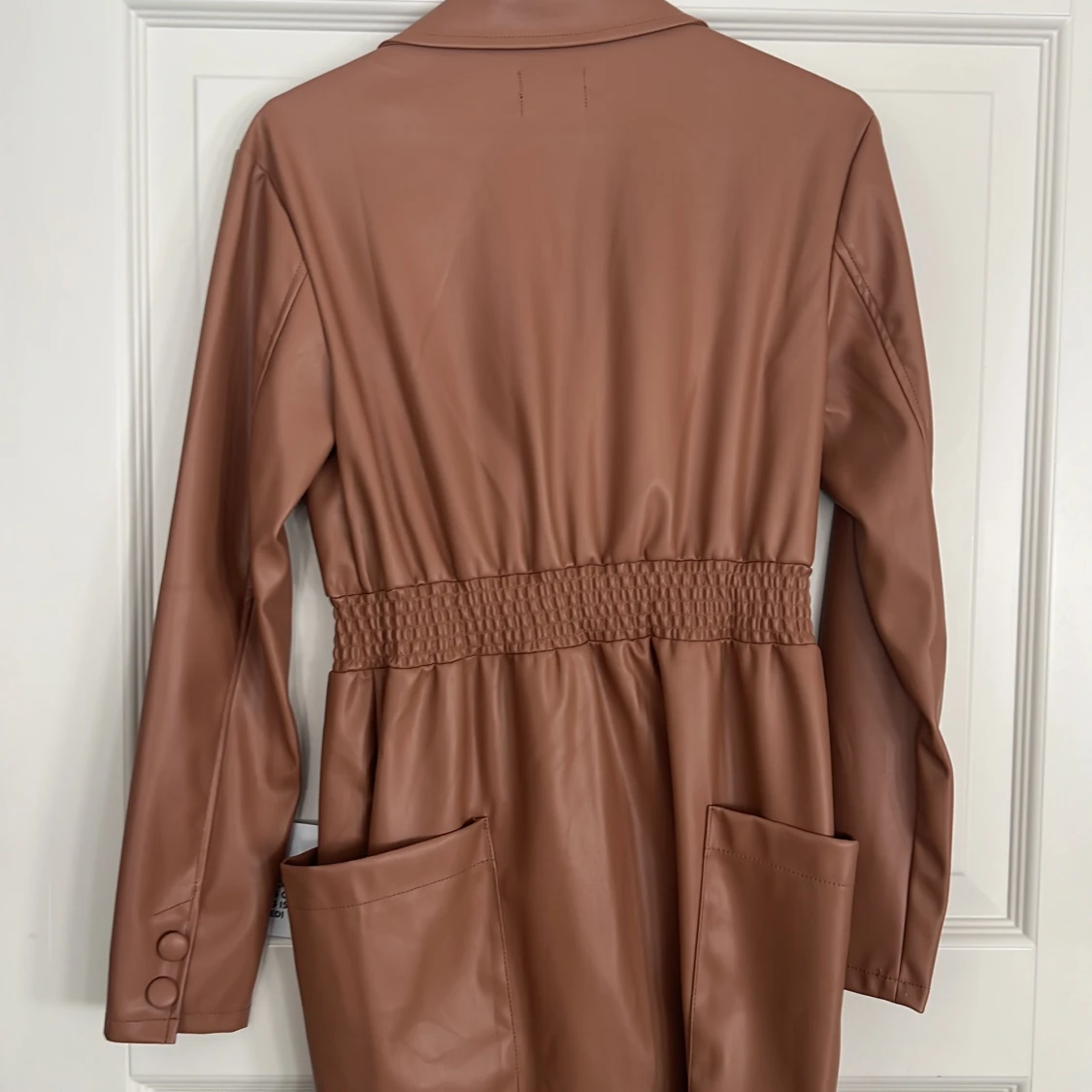 Beige klänning från ASOS ny med prislapp  - 3