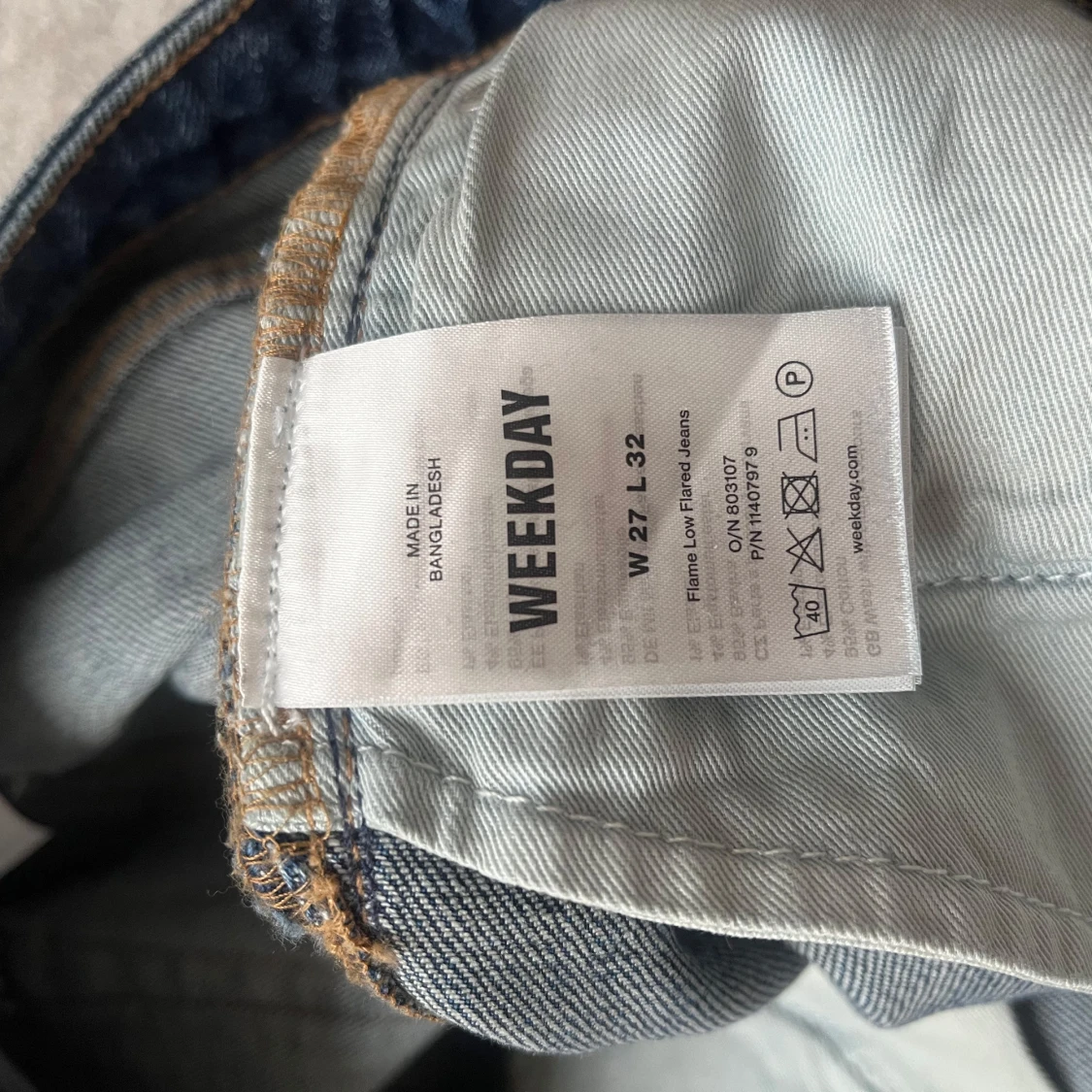 Blå bootcut jeans från Weekday - 3