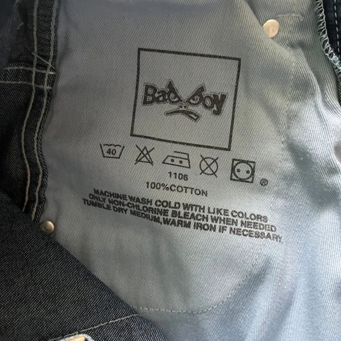 Mörkblå jeans med eldpatch från Bad Boy - 4