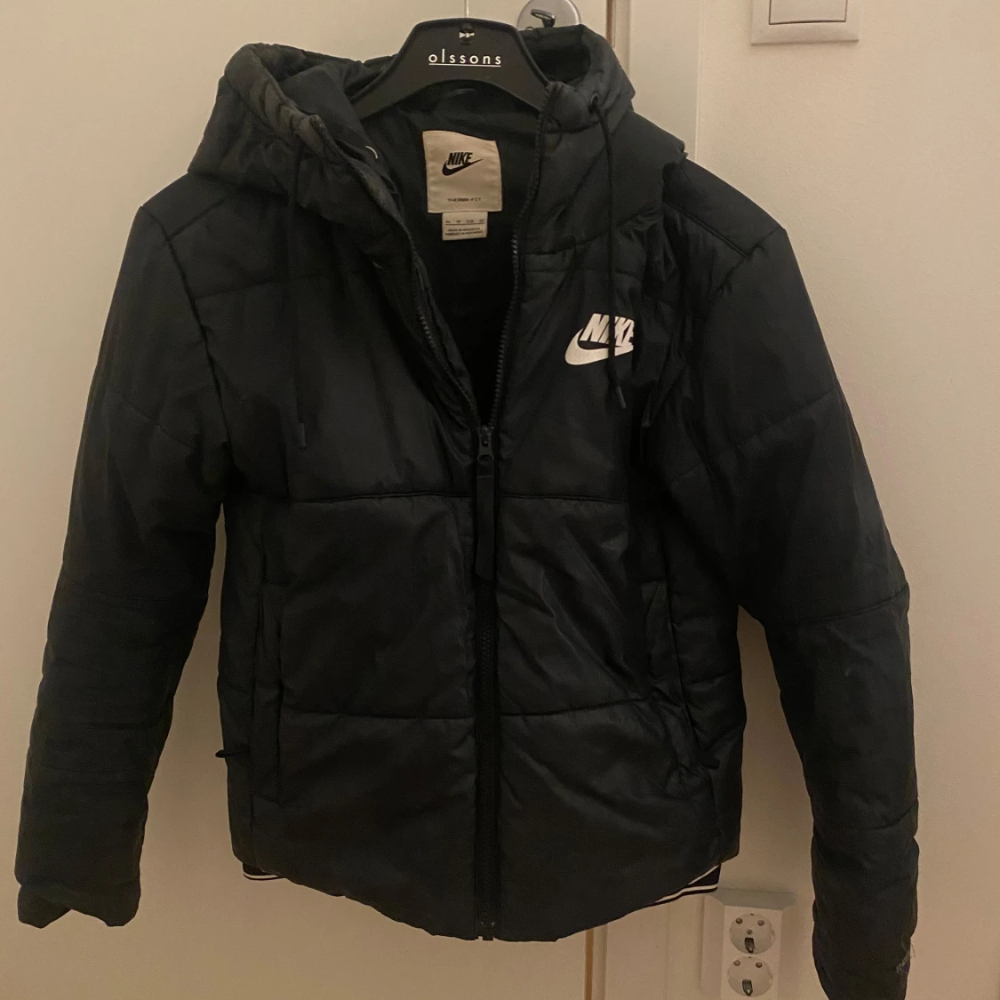 Svart dunjacka från Nike