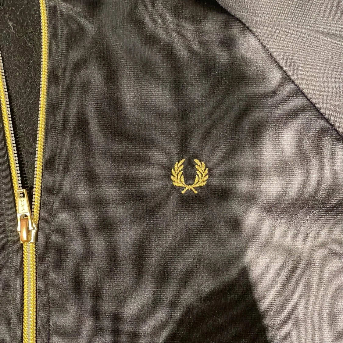 Svart tröja med zip från Fred Perry - 3