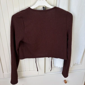 Brun kofta/tröja - Fin ribbad kofta/ tröja i strl S