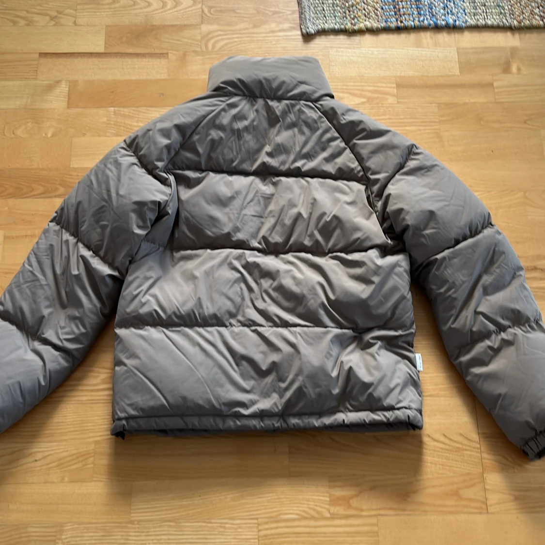 Beige pufferjacka från Yoke - 1