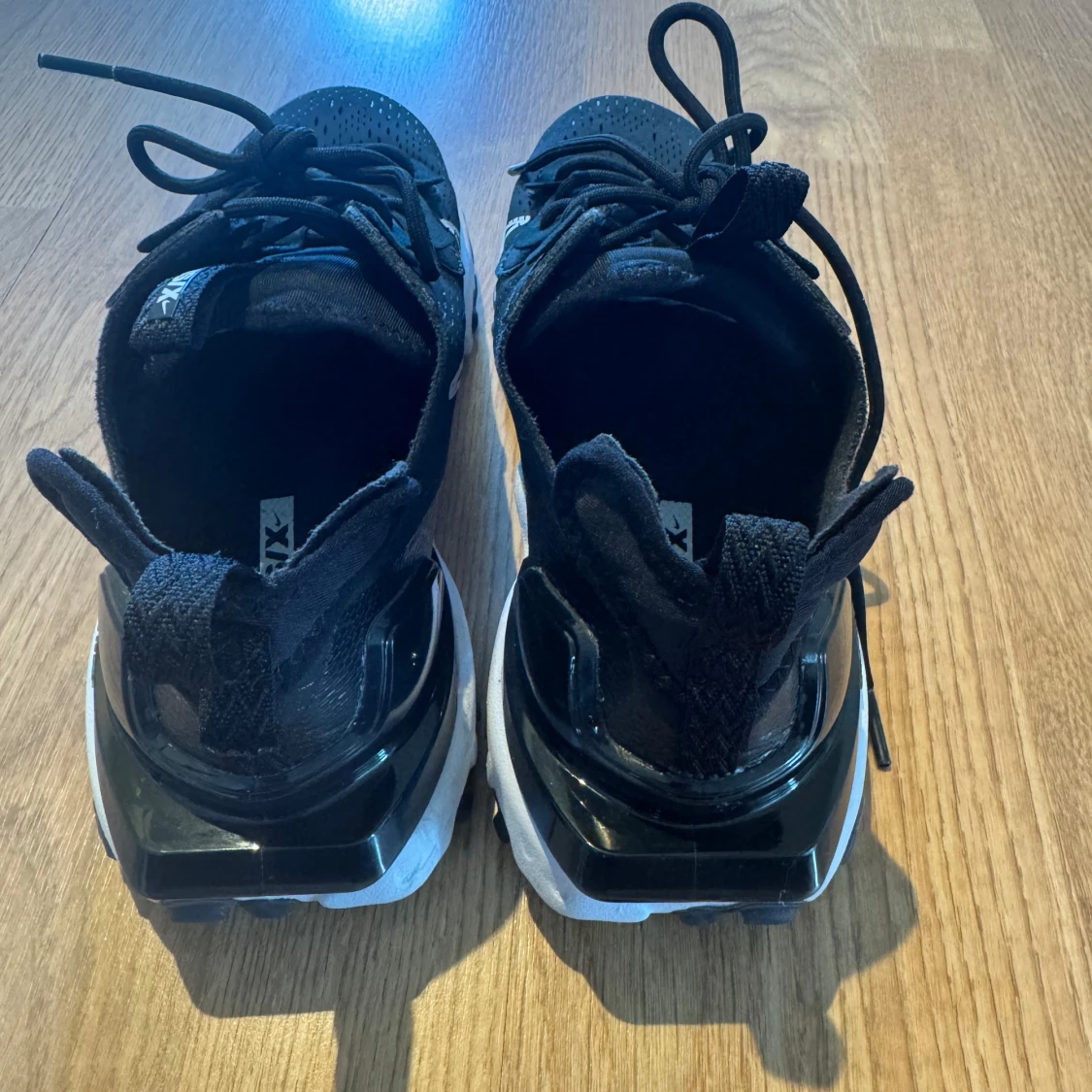 Nike React V2. Svart/vit - 2