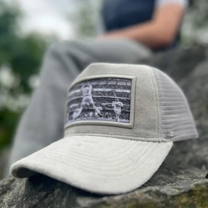 Exklusiv Ronaldo GOAT Wear keps - Exklusiv utförsäljning av  Cristiano Ronaldo GOAT Wear kepsar. Perfekt nu inför sommaren, justerbar snapback passar alla storlekar!