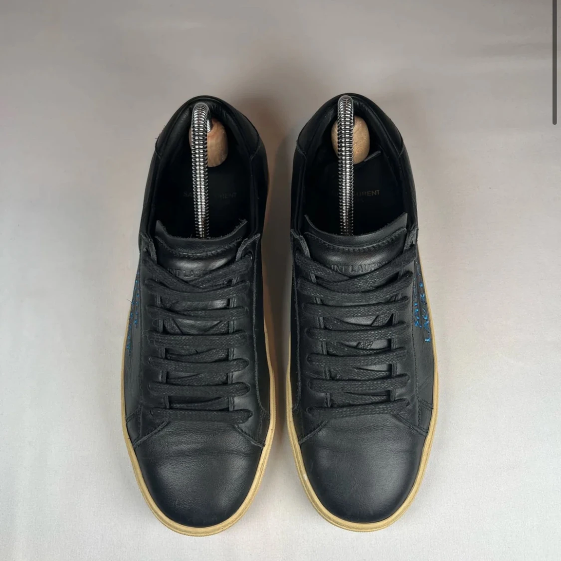Svarta sneakers från Saint Laurent - 1