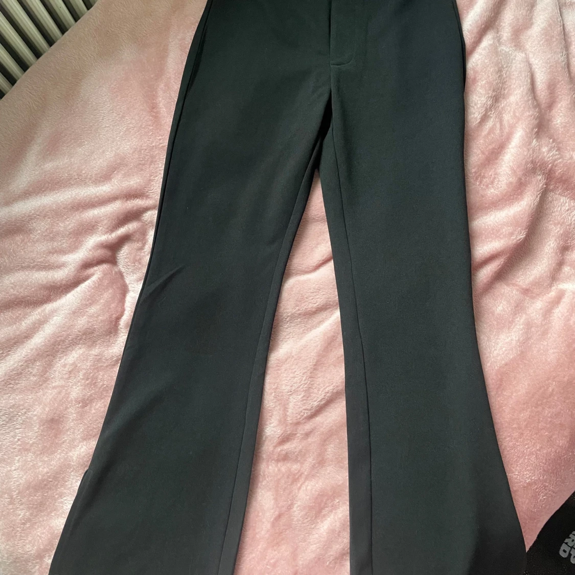 Svarta kostymbyxor med dragkedja