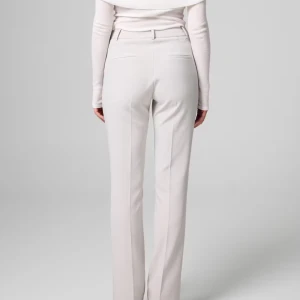 Beige kostymbyxor med raka ben - Snygga beige kostymbyxor med pressveck och raka ben. 💓