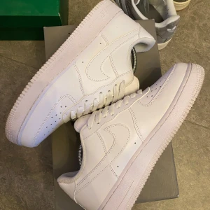 Air force 1 - Fått tag på några par riktigt fräsha AF1, som inte kan gå fel. Perfekta skor som alltid kommer få dig se fresh ut  nu under speciellt under sommardagarna✅